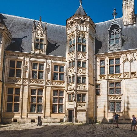 Calme Et Au Coeur Du Centre Historique Lejlighed Bourges Eksteriør billede