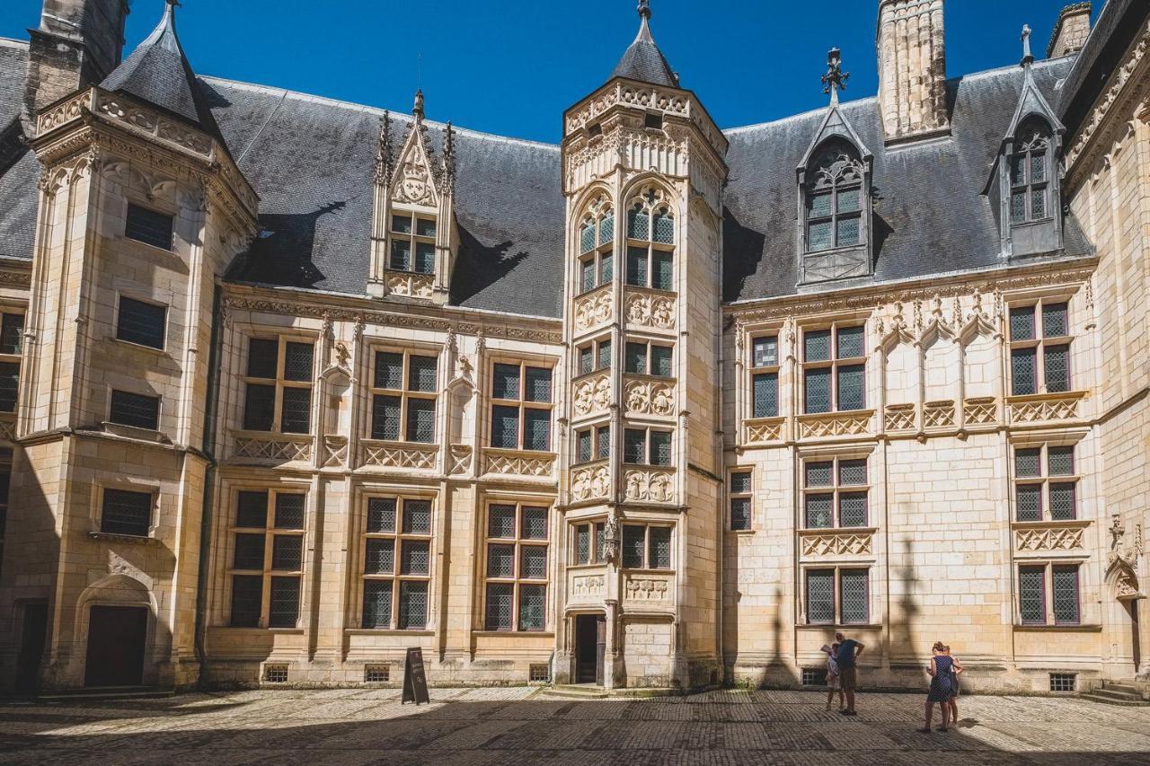 Calme Et Au Coeur Du Centre Historique Lejlighed Bourges Eksteriør billede